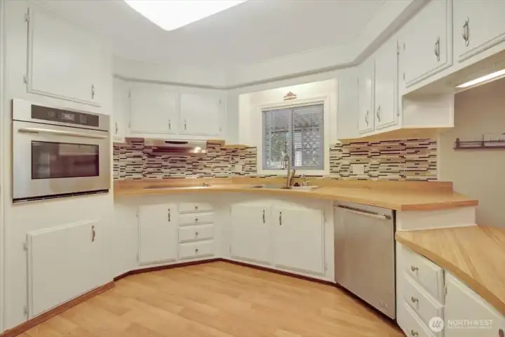 Counter space abounds