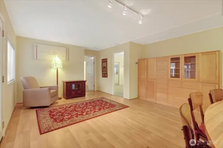 Note the vast amount of cabinetry on right side of room