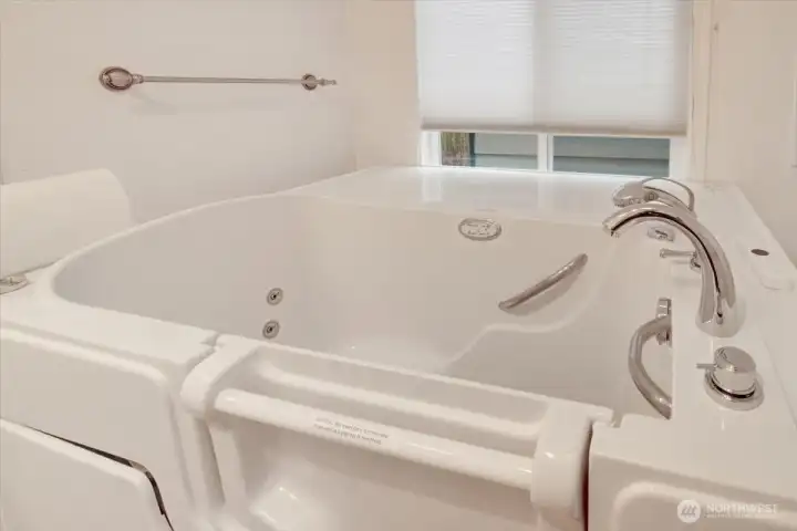 Walk in jetted jacuzzi tub