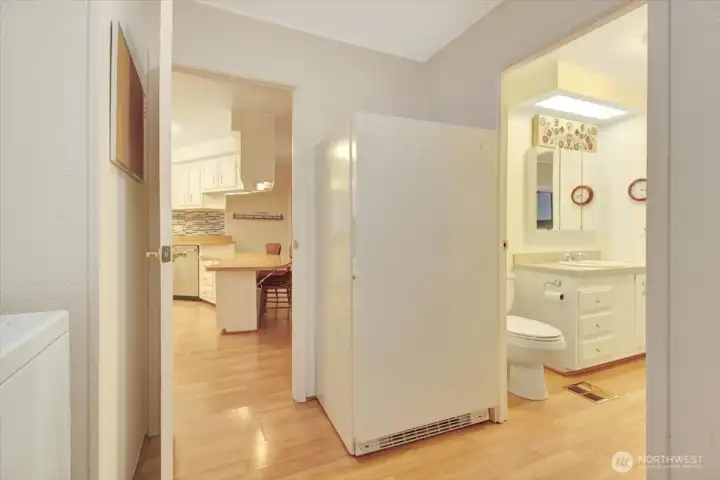 Utility room with Freezer