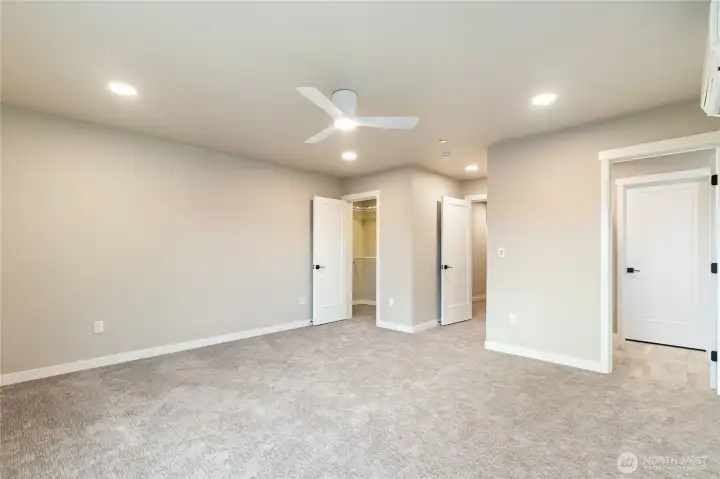 Primary ensuite to right