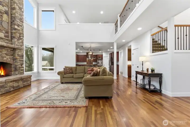 Vaulted Ceiling in living room, 20ft Christmas tree will fit.