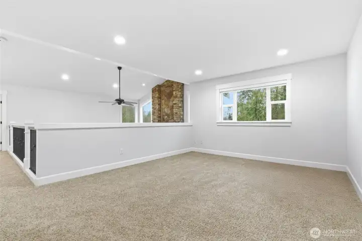 Upstairs lot/flex space, wonderful muti purpose area!