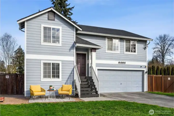 Fantastice Opportunity to own a move in ready home with updates throughout on a cul-de-sac next to a pond!