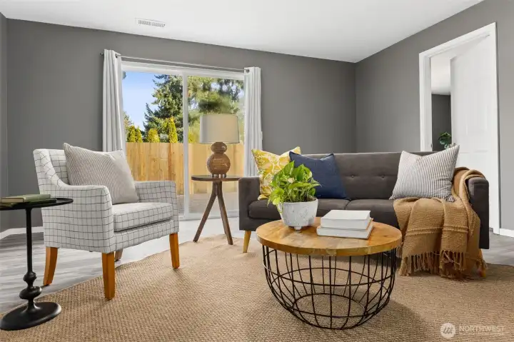 Nice acccess to the fully fenced back yard