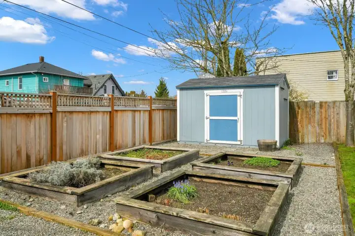 A great spot to grow your own herbs and veggies!