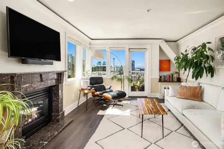 Cinematic west-facing views of the Space Needle, Seattle skyline, Lake Union, the Olympic Mountains, and unforgettable sunsets.