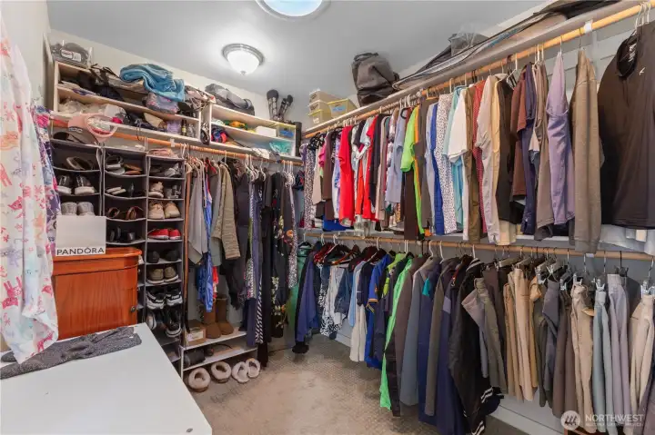 Primary walk-in-closet