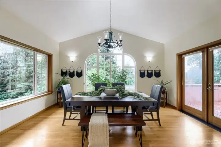 Entertaining feels different when you’re surrounded by mountain views and lush greenery
