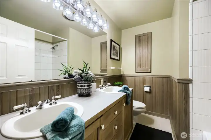 Main level full bath