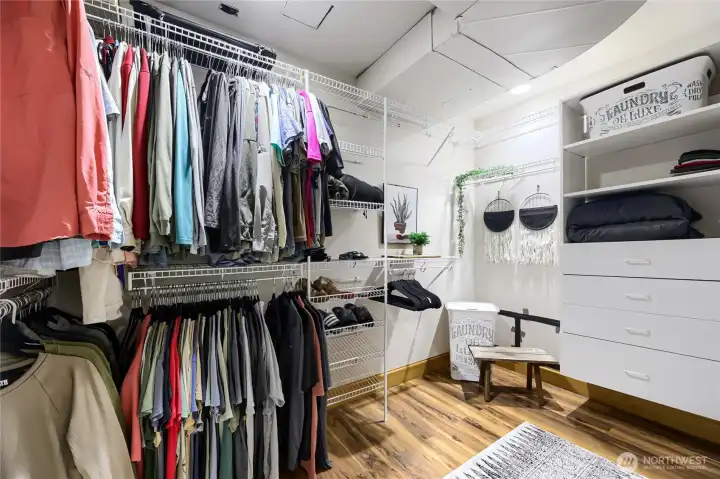 2nd primary with walk-in closet