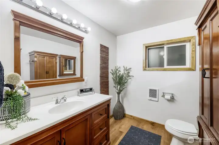 Main level ADU full bath