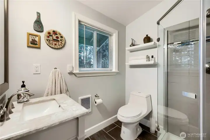 Upper level ADU 3/4 hall bath