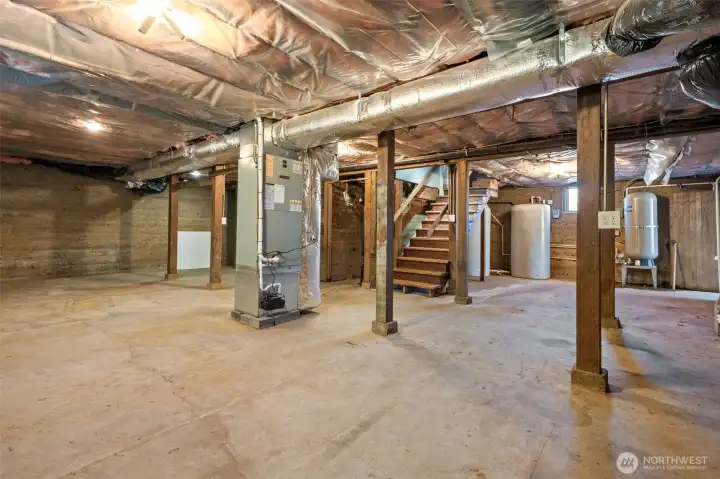 Whether you need storage, a workshop, or space for future projects, the basement offers functionality rarely found in homes today.