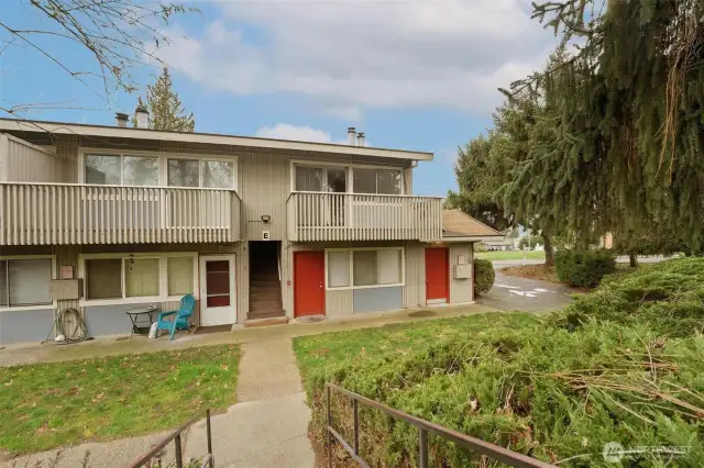 Welcome home! Move-in ready one-bedroom one-level condo.
