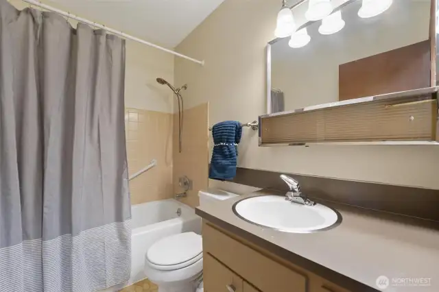 Full bathroom with shower/tub combo.