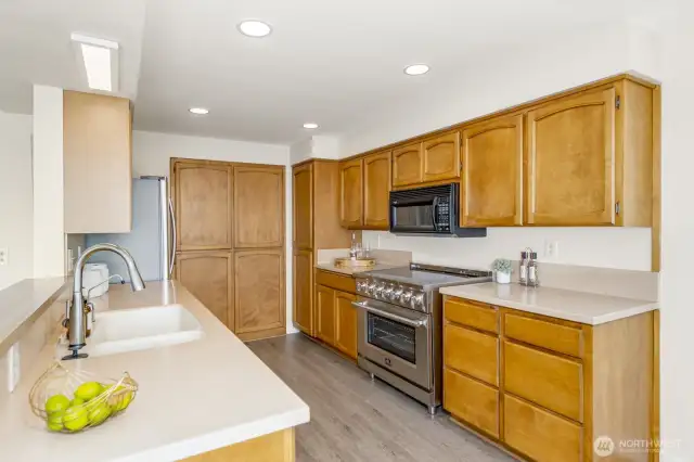 Lots of counter and cabinet space.