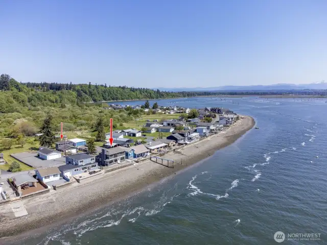 In the distance to the left is Ebey Slough. You can take your boat up past Marysville and connect upstream with the Snohomish River and go all the way to the town of Snohomish.