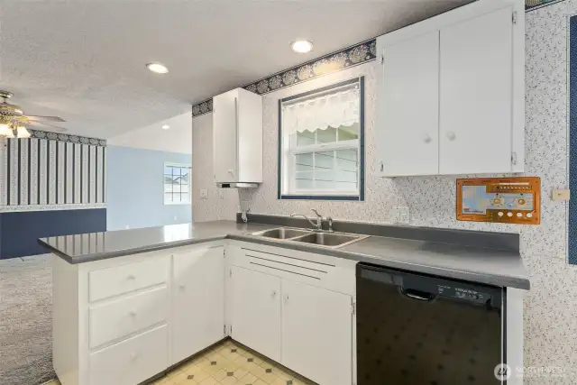 Breakfast bar at kitchen counter