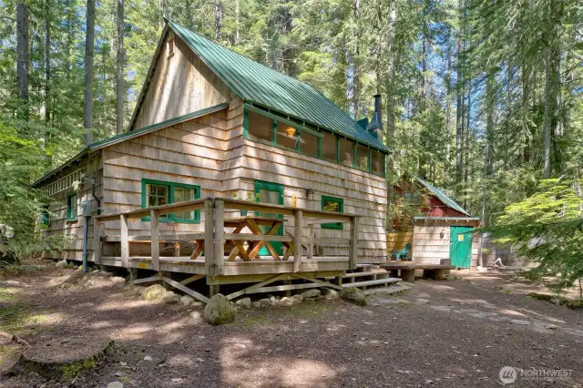 321 Bakers Lane on Lake Kachess, Easton WA   Located in a Private Development with Lake Front Access