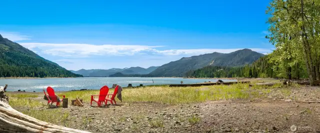 Lakefront Serenity - Swimming, Sunbathing, Reading, Paddling, Picnicking,  Marshmallow Roasts. What's Your Dream?