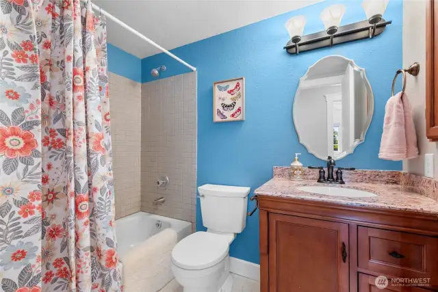 BTW, check out the 3D Matter-port tour on this listing! Now we've come back to the entryway, gone up the stairs and just to the left, we find the full guest bath. This lovely room has some original finishes and has been updated in a lovely way, that keeps it fully functional with a bit of modern style.