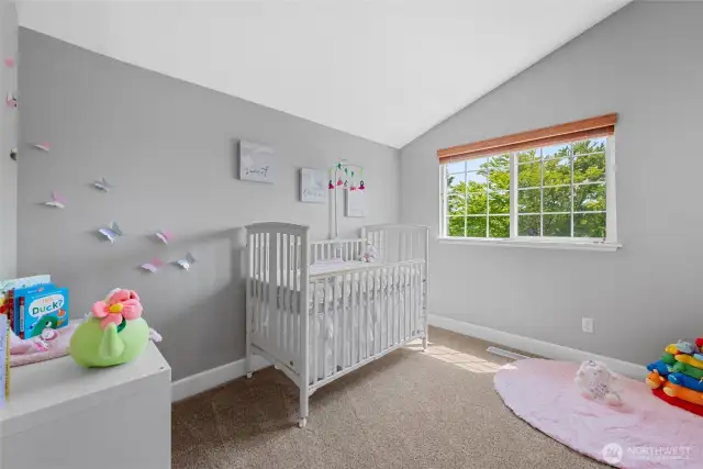 Right at the top of the hallway we enter the 2nd bedroom. What an adorable space.