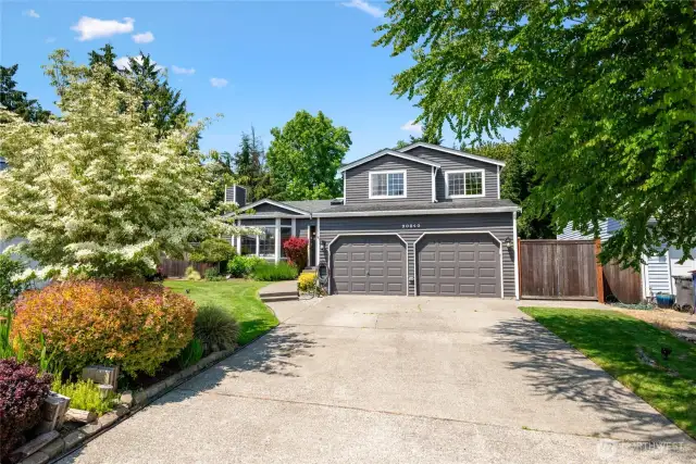Let's get started with the extra long driveway. Boat, Camper, multiple drivers? Doesn't matter, it's your space. And WOW...that's what I call curb appeal! This home features out door, above ground staked sprinkler system and plant drip system; both stay with the home keeping your curb appeal appealing all year.