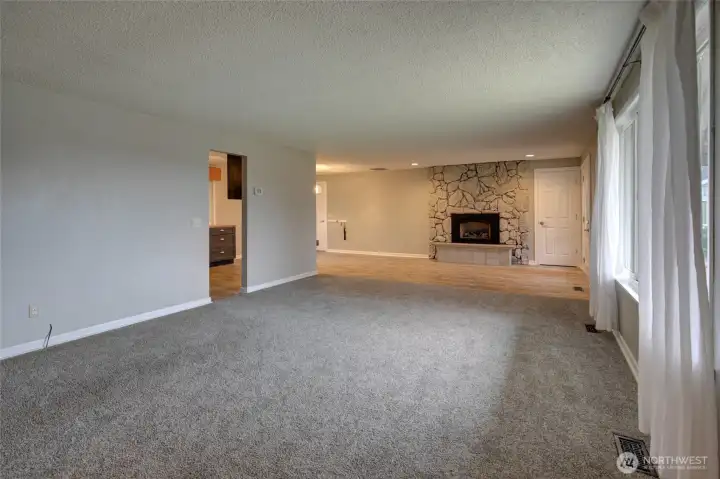 Living room, cont