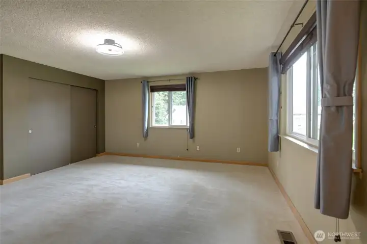 Primary bedroom, cont