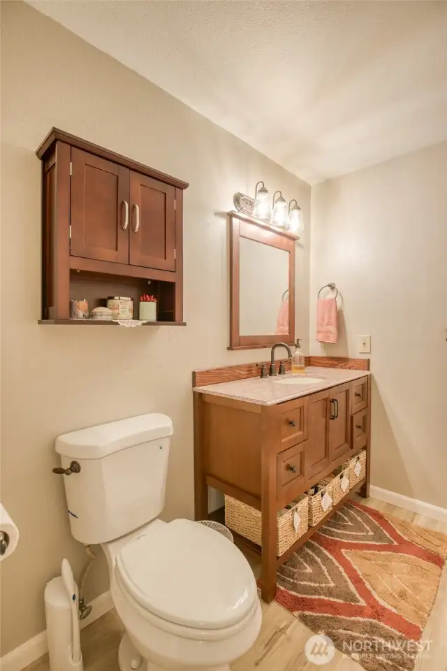 Upstairs full bath, cont