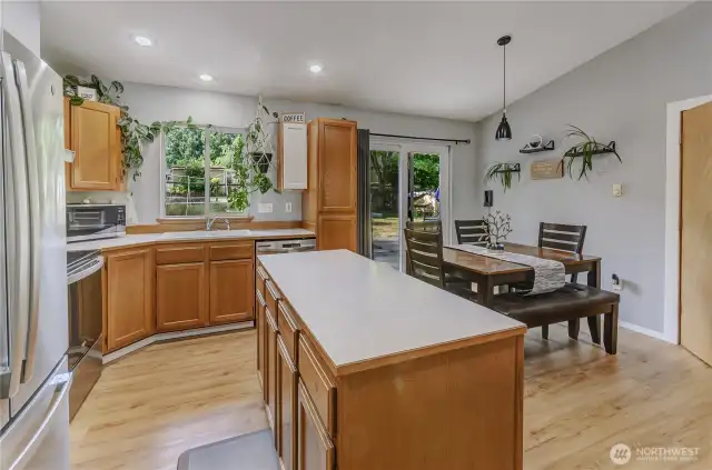 Kitchen with large island