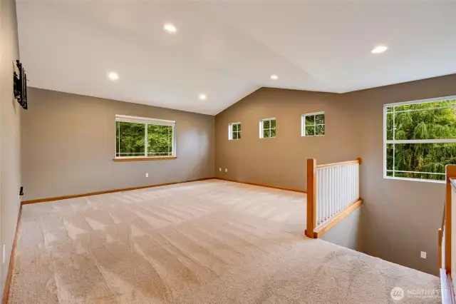 Upper floor bonus space.