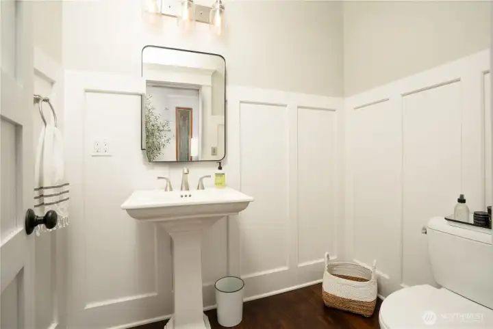 1/2 bath near entry