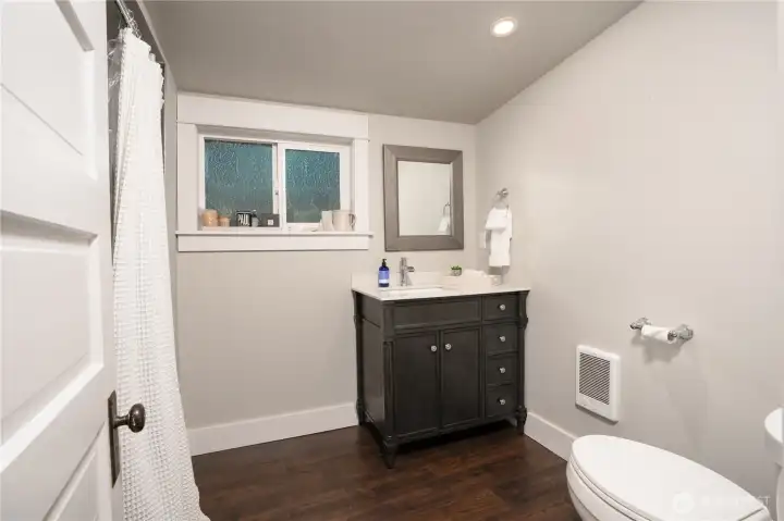 Upper 3/4 bath