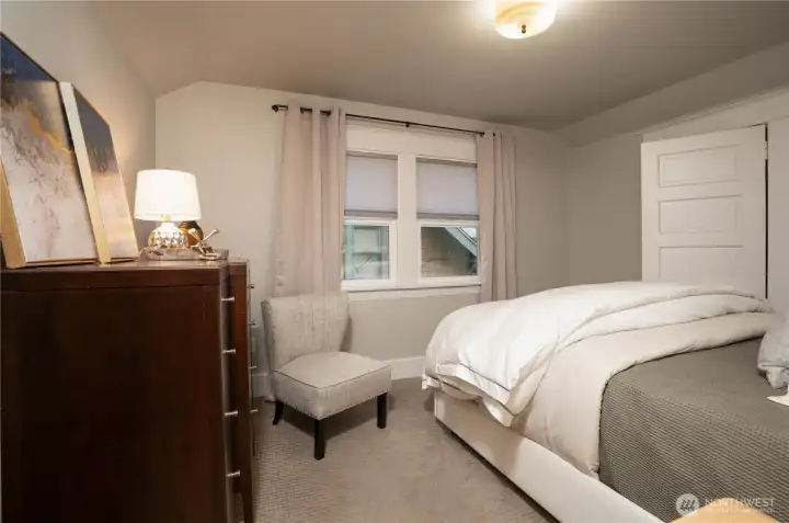 Lovely guest suite with adjacent 3/4 bath