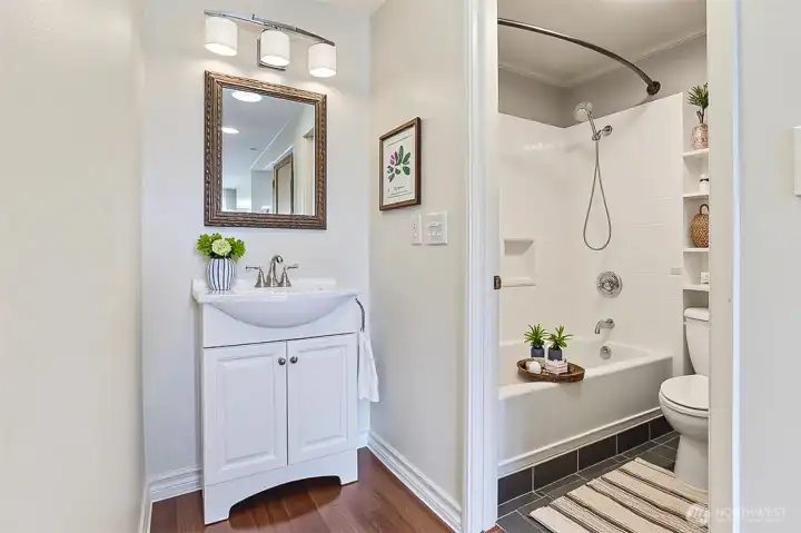 Primary en-suite bath with convenient separate vanity!