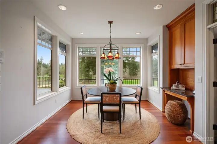informal dining, breakfast nook
