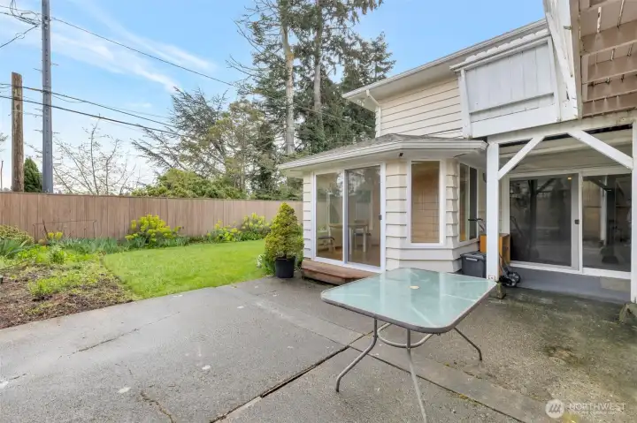 Outbuilding attached to house, ext entrance.