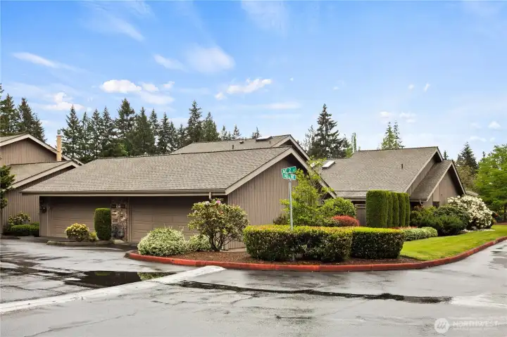 True single-level living in a quiet, pet friendly community