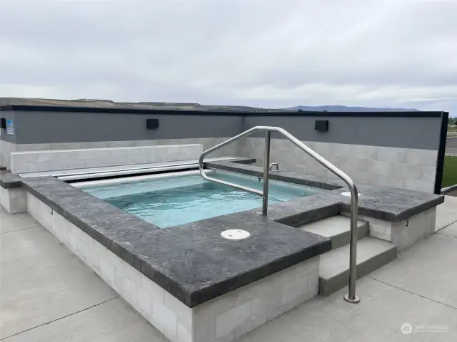 Large hot tub for you and your friends!