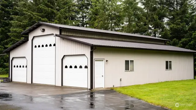 Large Barn with RV garage door. Large door opening is 168 1/2 x 153. Smaller door openings are 99 x 119. Full barn measurement on outside is 470 x 615 with an overall height of 167 inches to the garage remote  on the inside.(approximate measurements)