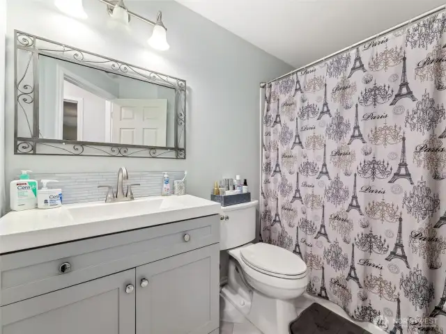 Full Guest Bathroom