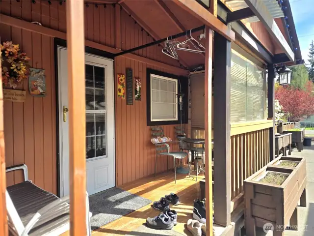 Covered side porch