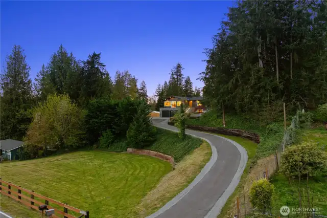 Welcome to this stunning home in Auburn located on 2.4 acres!