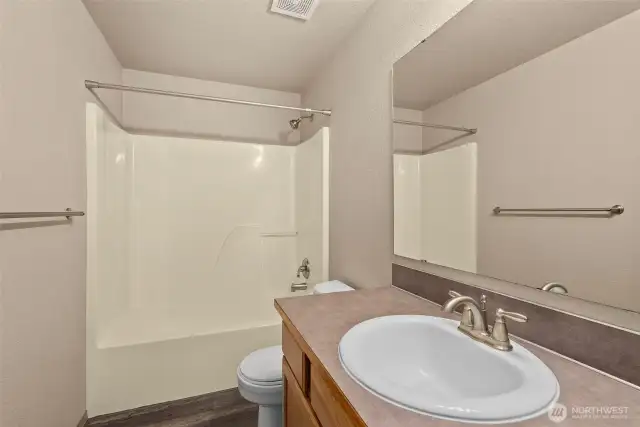 2nd floor hall bath
