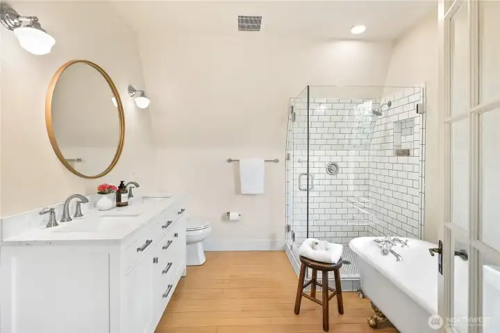 Primary Bath | A stunner