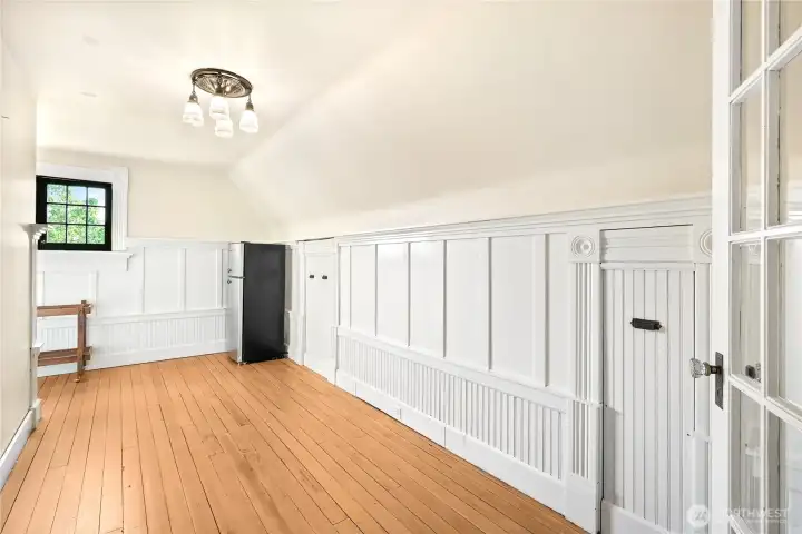Upper apartment Dining area or office