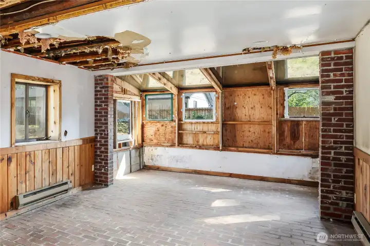 Bonus room - main floor