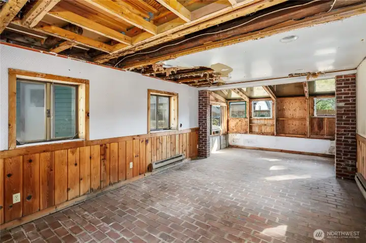 Bonus room - main floor